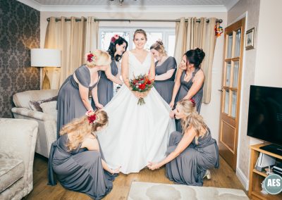 Beautiful photo of bride and bridesmaids getting ready
