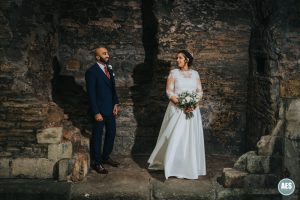 Bride and Groom wedding in the walls Newark Castle in Nottinghamshire